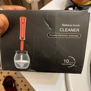 Makeup brush cleaner